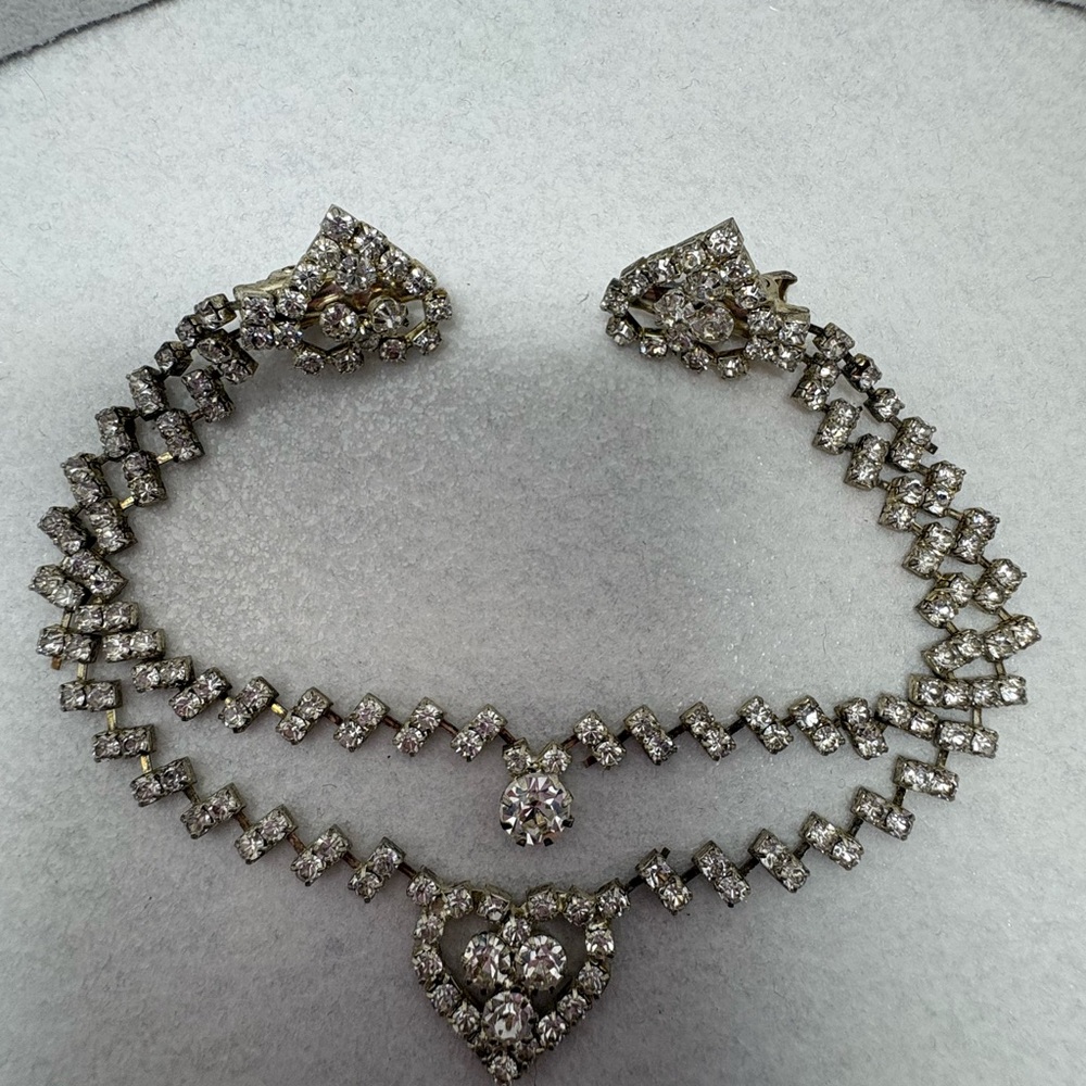 Vintage Sweater or Collar Clips with Double Chain - Picture 6 of 6